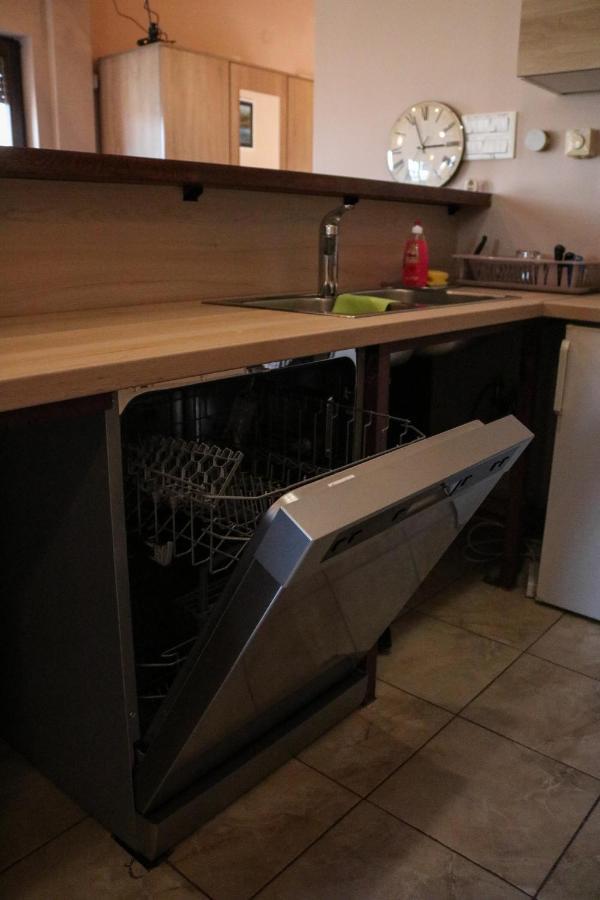 Guest House Studio Apartman Marina - With Jacuzzi, Free Parking, Pet Friendly Карловац Экстерьер фото