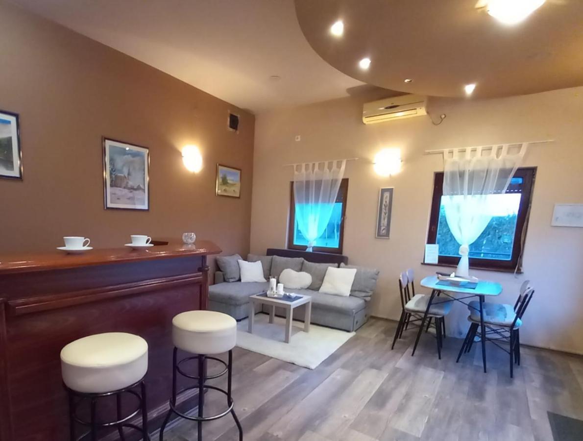 Guest House Studio Apartman Marina - With Jacuzzi, Free Parking, Pet Friendly Карловац Экстерьер фото