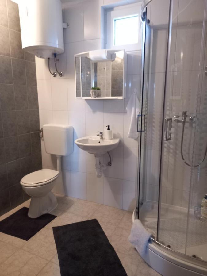 Guest House Studio Apartman Marina - With Jacuzzi, Free Parking, Pet Friendly Карловац Экстерьер фото