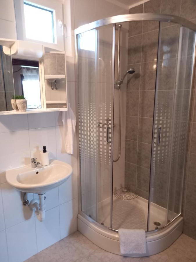 Guest House Studio Apartman Marina - With Jacuzzi, Free Parking, Pet Friendly Карловац Экстерьер фото