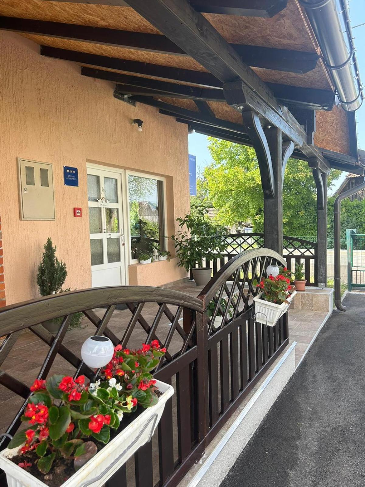 Guest House Studio Apartman Marina - With Jacuzzi, Free Parking, Pet Friendly Карловац Экстерьер фото