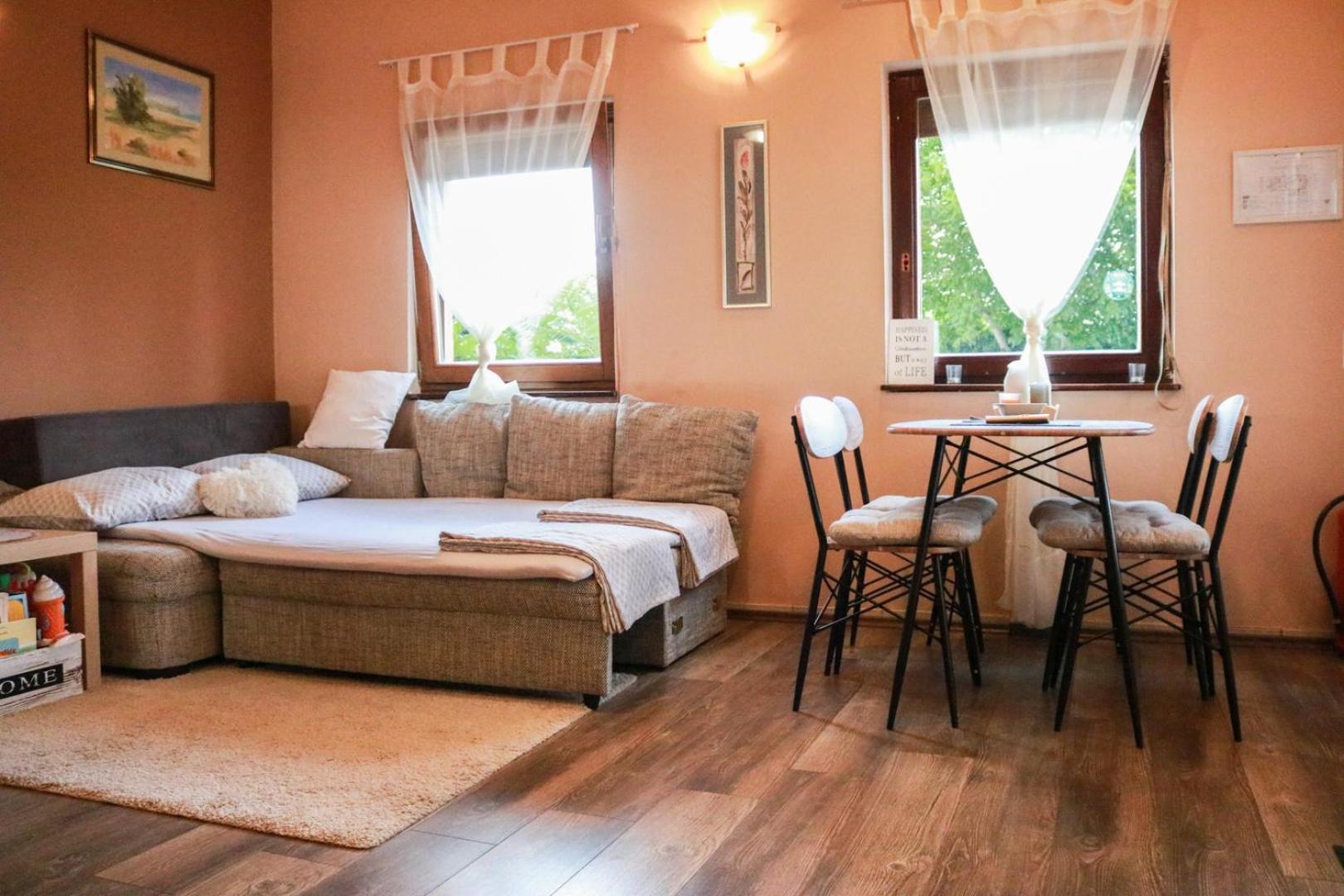 Guest House Studio Apartman Marina - With Jacuzzi, Free Parking, Pet Friendly Карловац Экстерьер фото